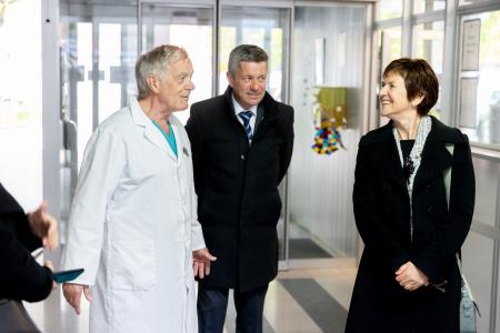 DONACIJA AVTOMOBILA BOLNICI POSTOJNA 23.4.2024 - Valter Leban-0010